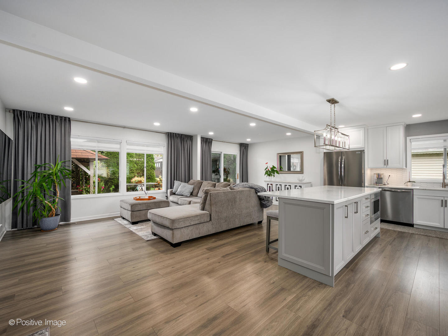 845 Case Drive Roselle, IL 60172 - Photo 3 of 24