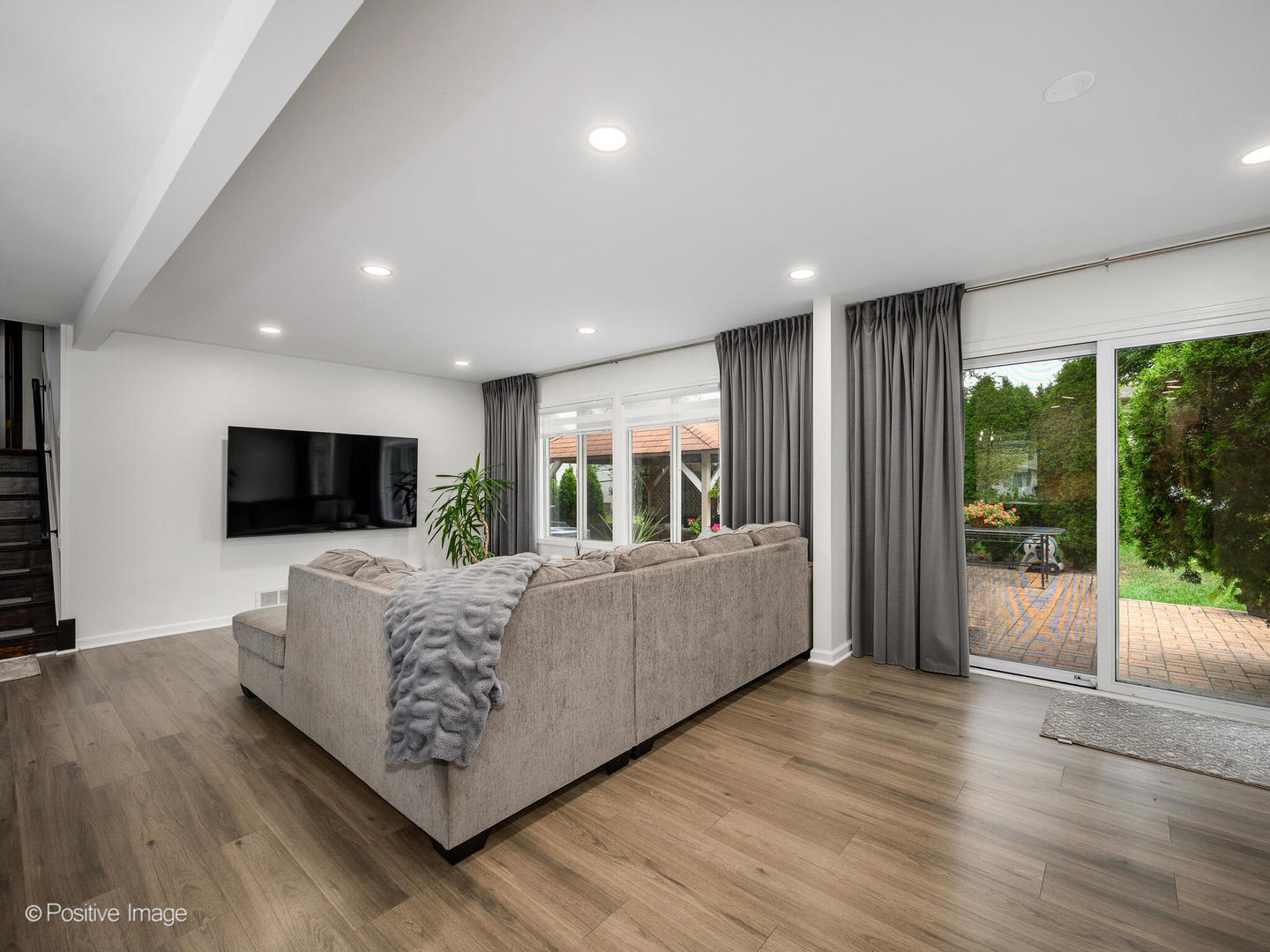 845 Case Drive Roselle, IL 60172 - Photo 5 of 24