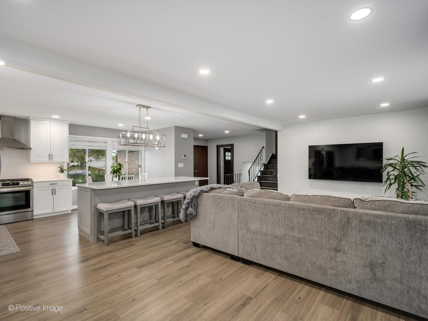 845 Case Drive Roselle, IL 60172 - Photo 6 of 24