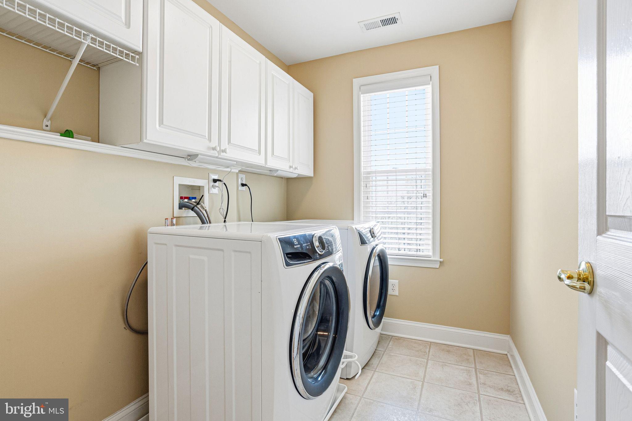 99 Longview Lane Newtown Square, PA 19073 - Photo 41 of 50 a utility room with dryer and washer