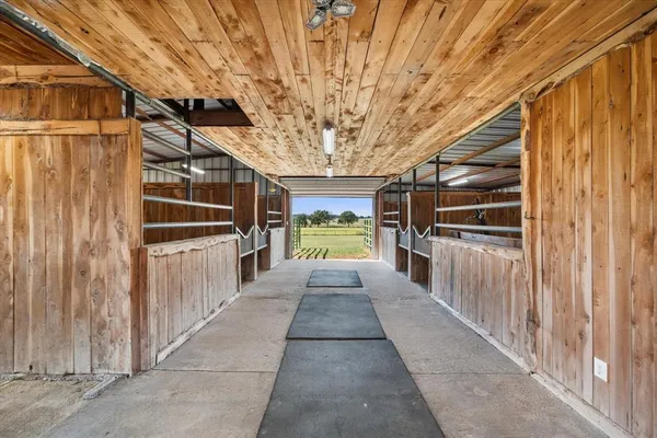 $615,000 | 340 Farm To Market 27, Fairfield, TX 75840