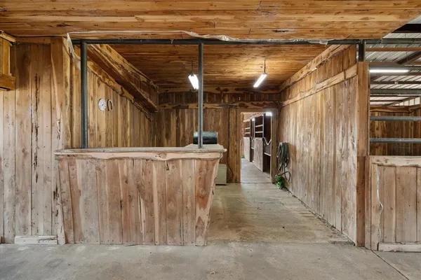 $615,000 | 340 Farm To Market 27, Fairfield, TX 75840