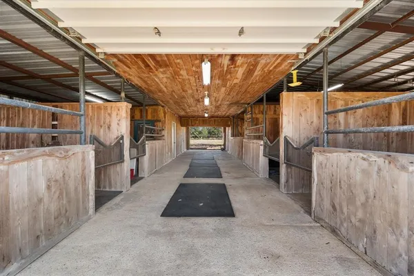 $615,000 | 340 Farm To Market 27, Fairfield, TX 75840