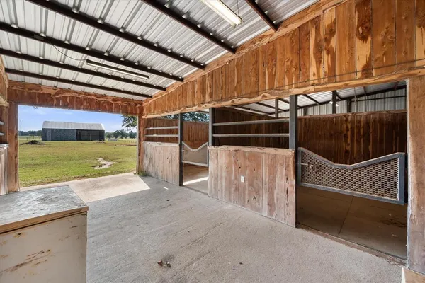 $615,000 | 340 Farm To Market 27, Fairfield, TX 75840