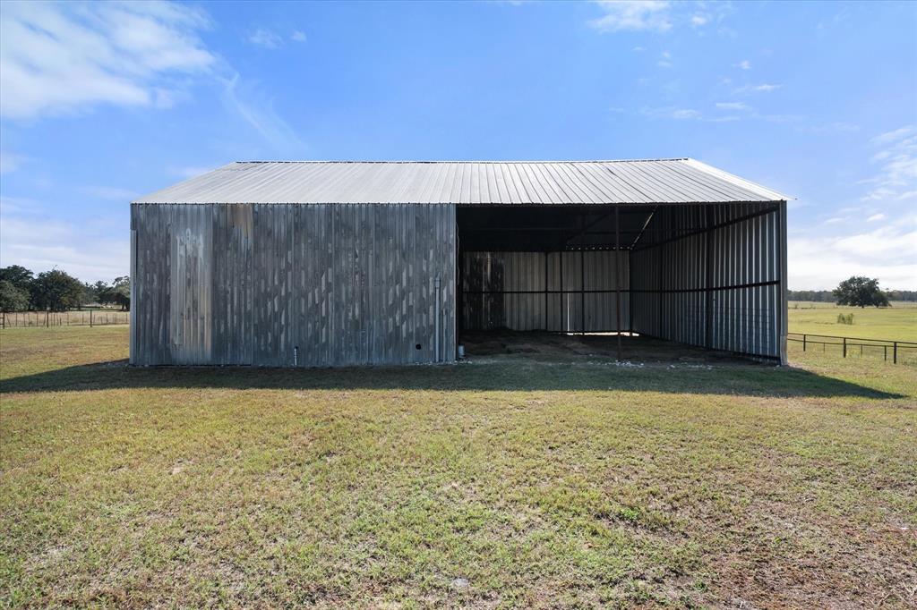 340 Farm To Market 27 Fairfield, TX 75840 - Photo 26 of 40 a view of a backyard