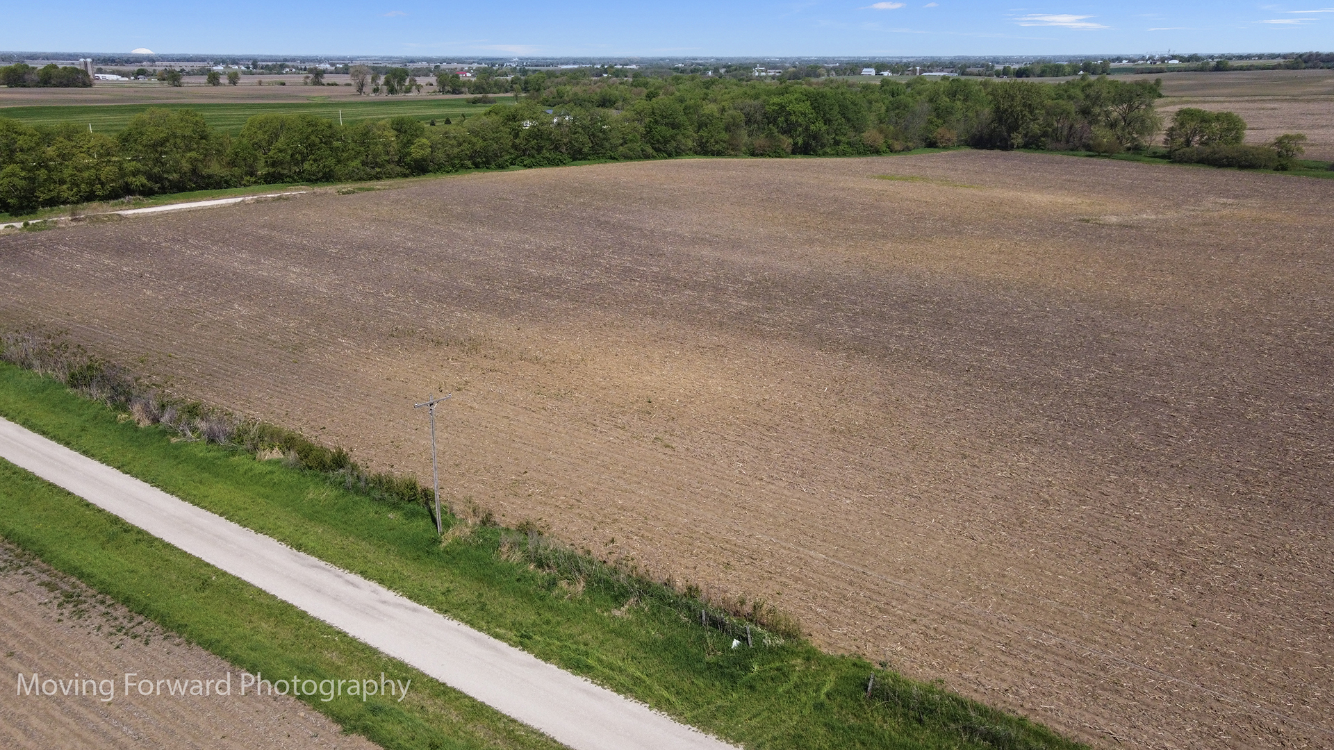 16011 Indian Road Newark, IL 60541 - Photo 5 of 7 a view of an outdoor space with mountain view
