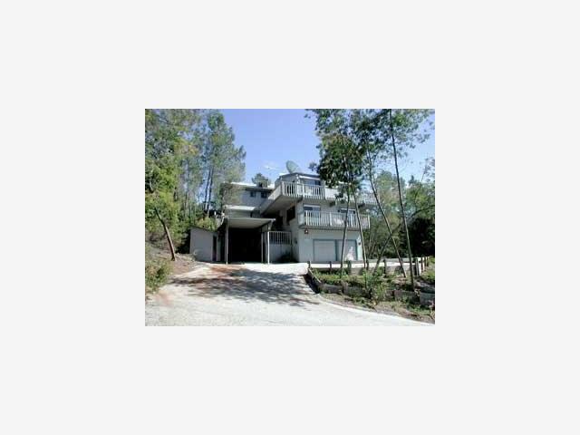 425 Martin Road Santa Cruz, CA 95060 - Photo 2 of 6 a view of a terrace