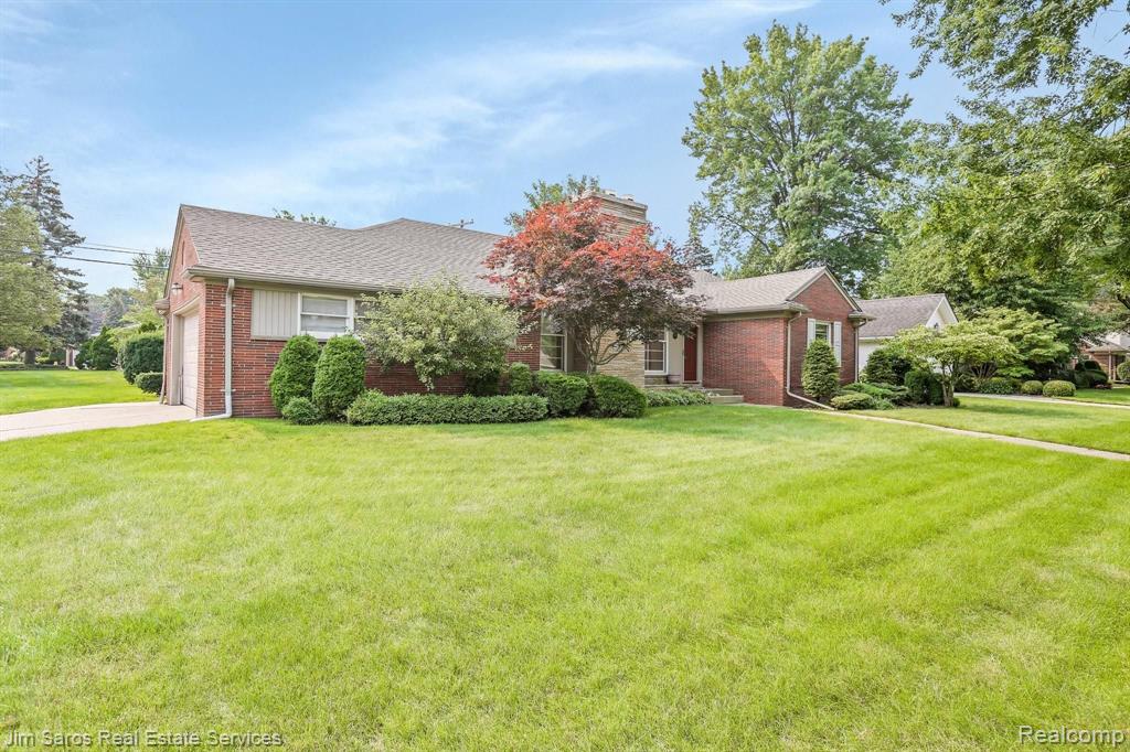 1081 Torrey Road Grosse Pointe Woods, MI 48236 - Photo 2 of 22