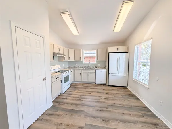 $1,895 | 28 Easton Street, Cantonment, FL 32533