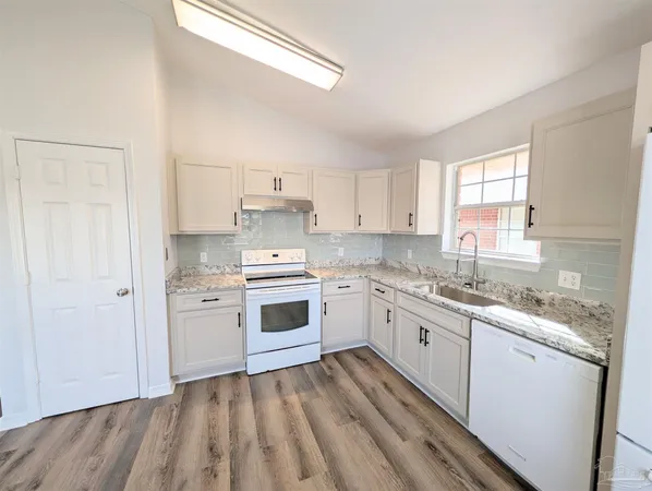 $1,895 | 28 Easton Street, Cantonment, FL 32533