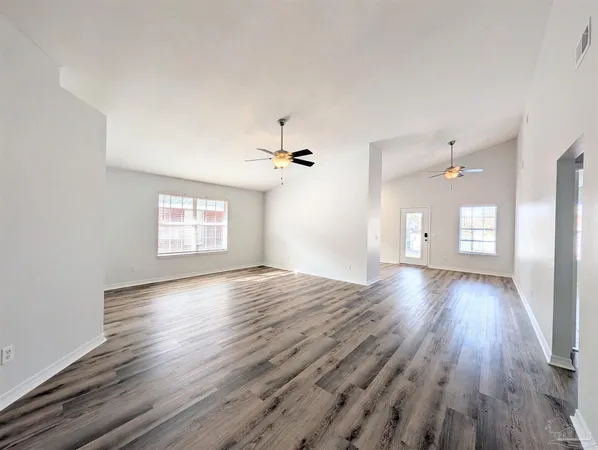 $1,895 | 28 Easton Street, Cantonment, FL 32533