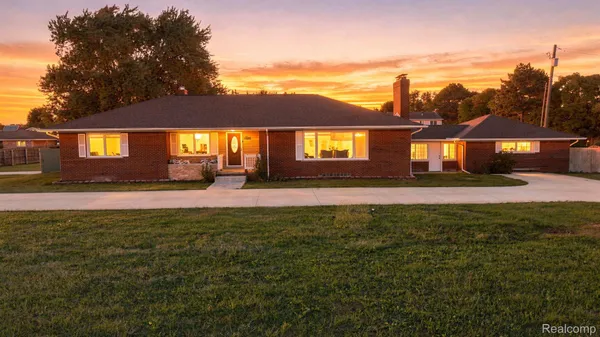 $425,000 | 5353 18 Mile Road, Sterling Heights, MI 48314