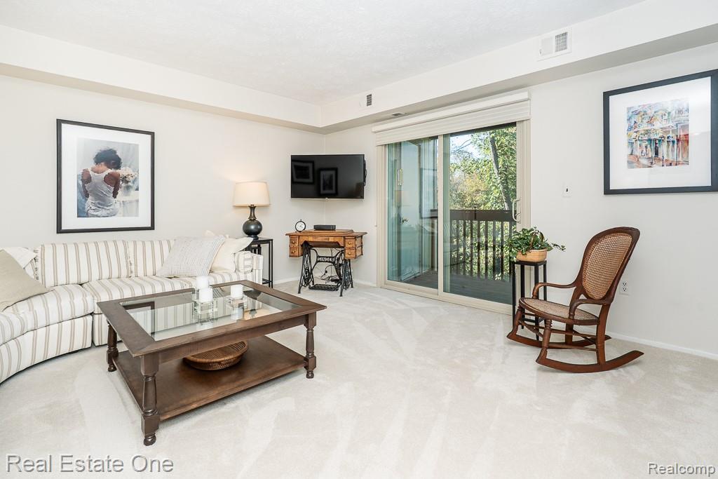 1697 Riverside Drive, Unit 15 Rochester Hills, MI 48309 - Photo 5 of 32 Gallery Image 5