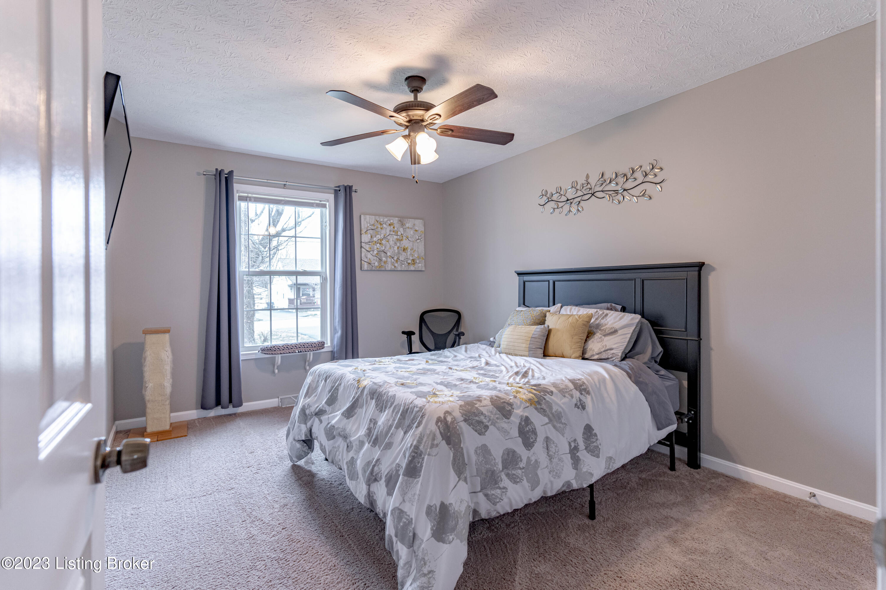 1025 Reeves Road Louisville, KY 40219 - Photo 6 of 41 DSC07602