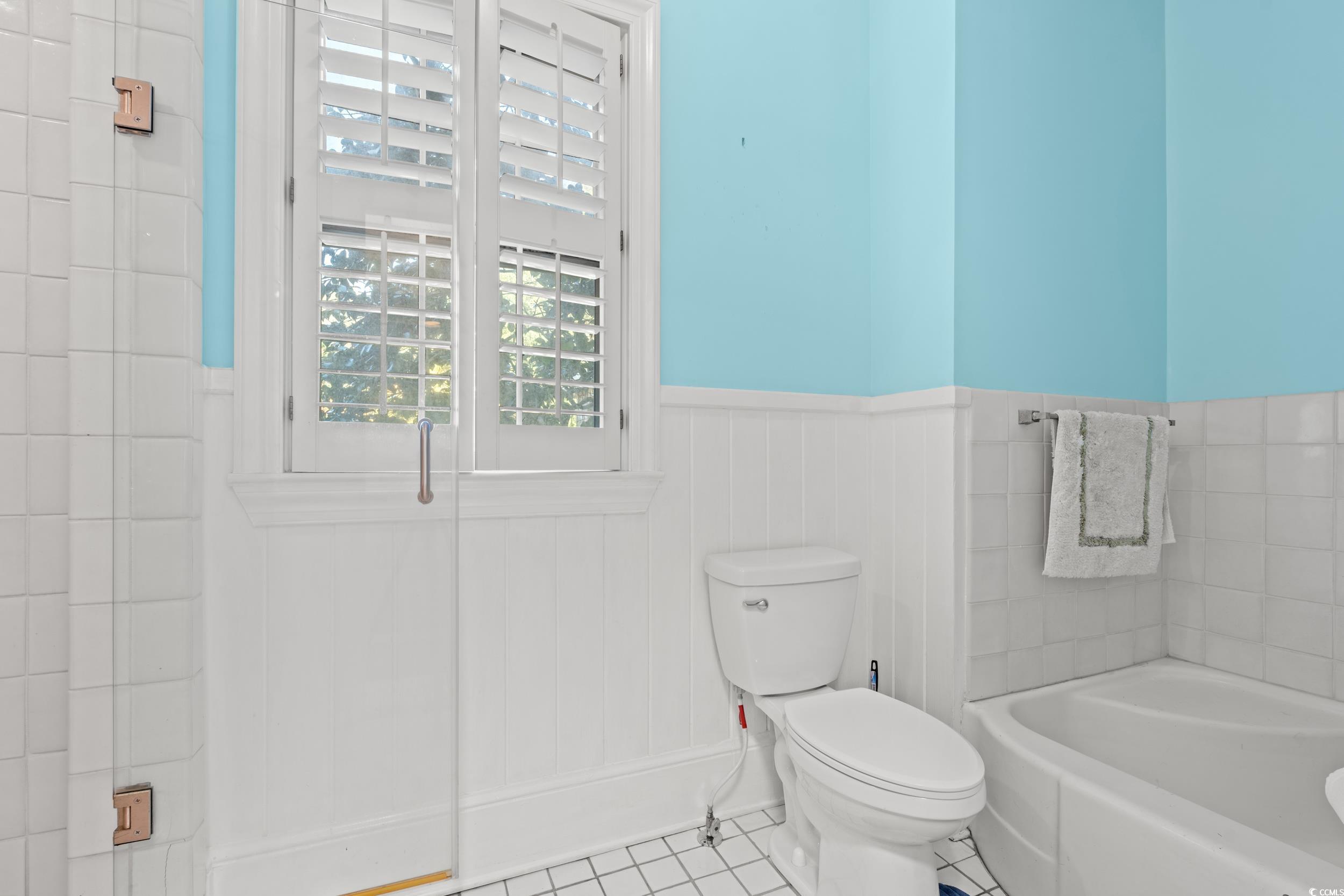 607 North Main Street Nichols, SC 29581 - Photo 23 of 39 Full bathroom featuring tile patterned floors, a wainscoted wall, and a garden tub
