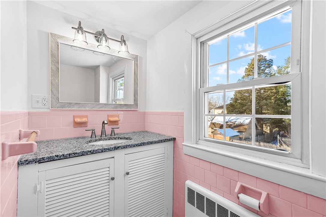 111 Canna Street Warwick, RI 02888 - Photo 20 of 36