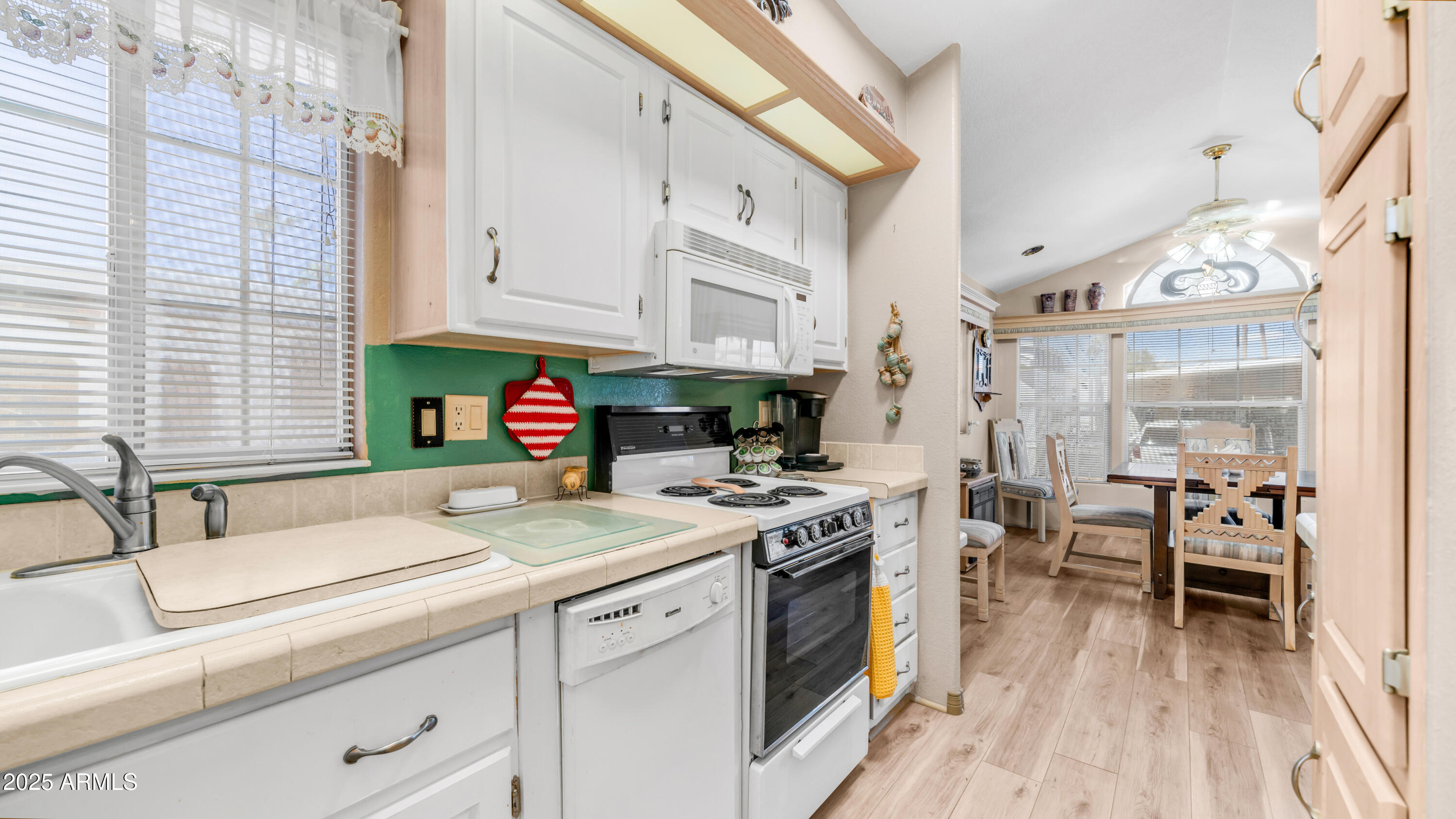 611 South Ironstone Drive, Unit 611 Apache Junction, AZ 85119 - Photo 14 of 57 3710 S Goldfield Rd Lot 611 (8)