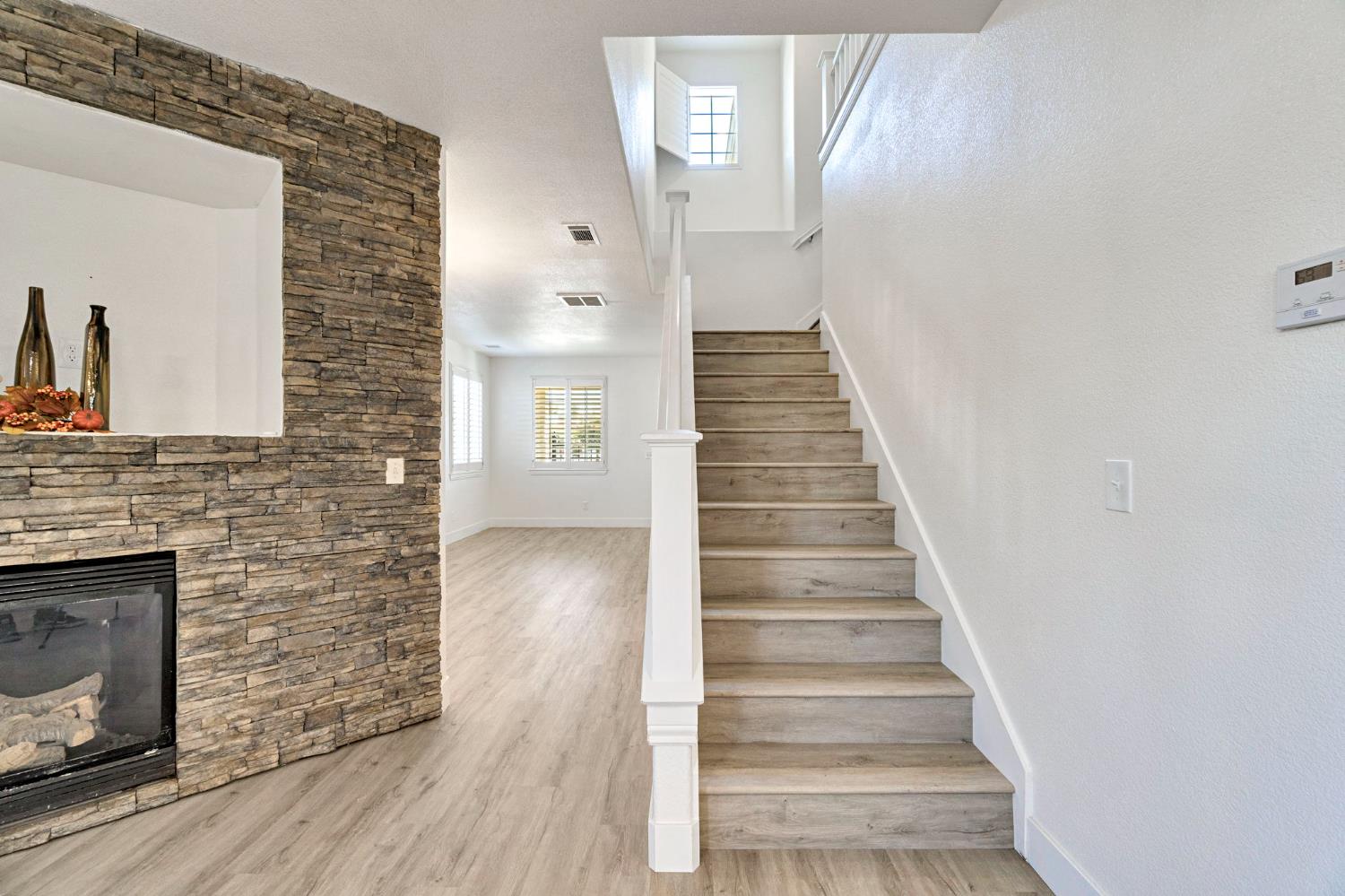 692 Blueberry Lane Madera, CA 93638 - Photo 19 of 44 a view of an entryway with wooden floor