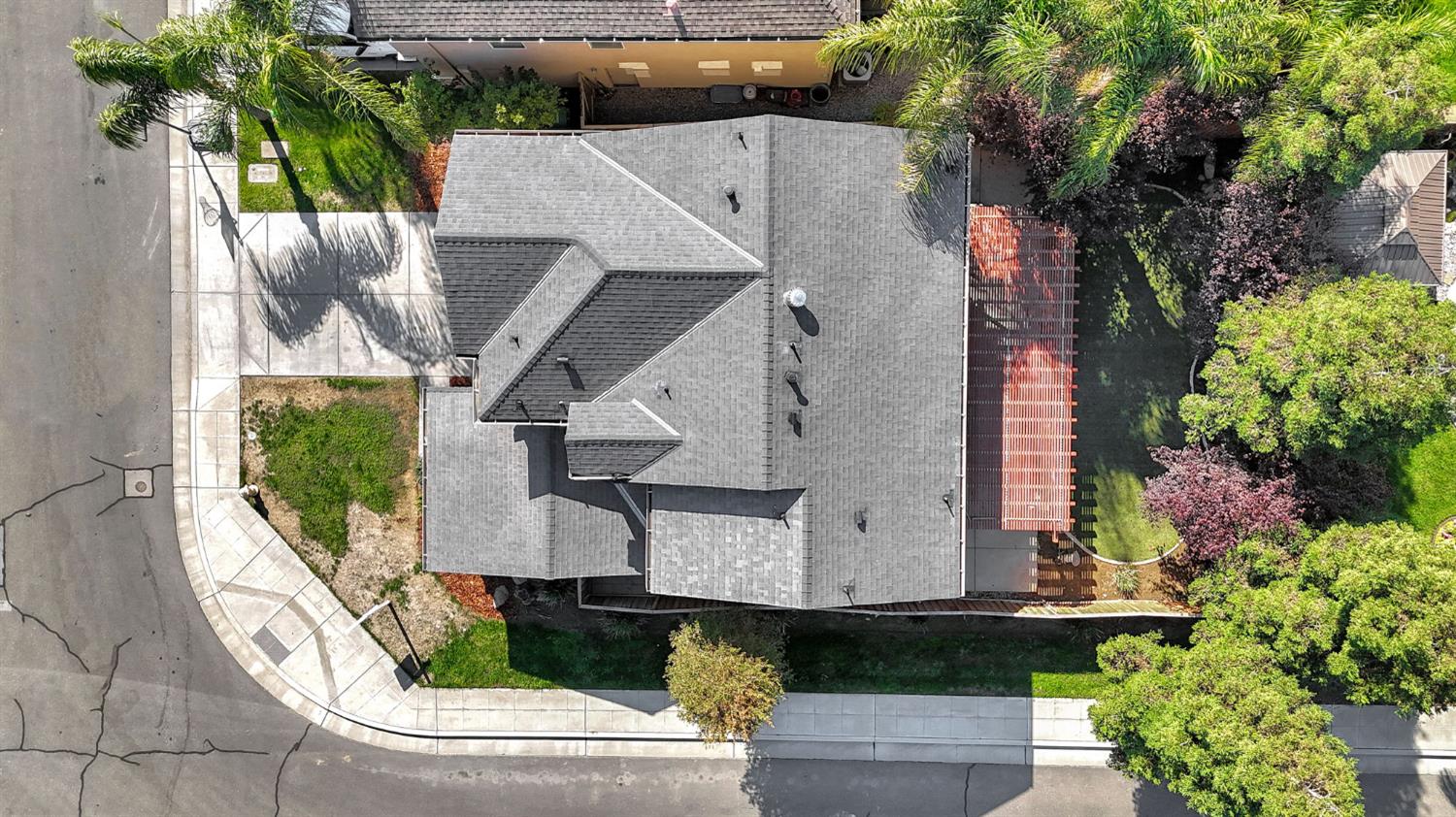 692 Blueberry Lane Madera, CA 93638 - Photo 42 of 44 an aerial view of a house with a garden