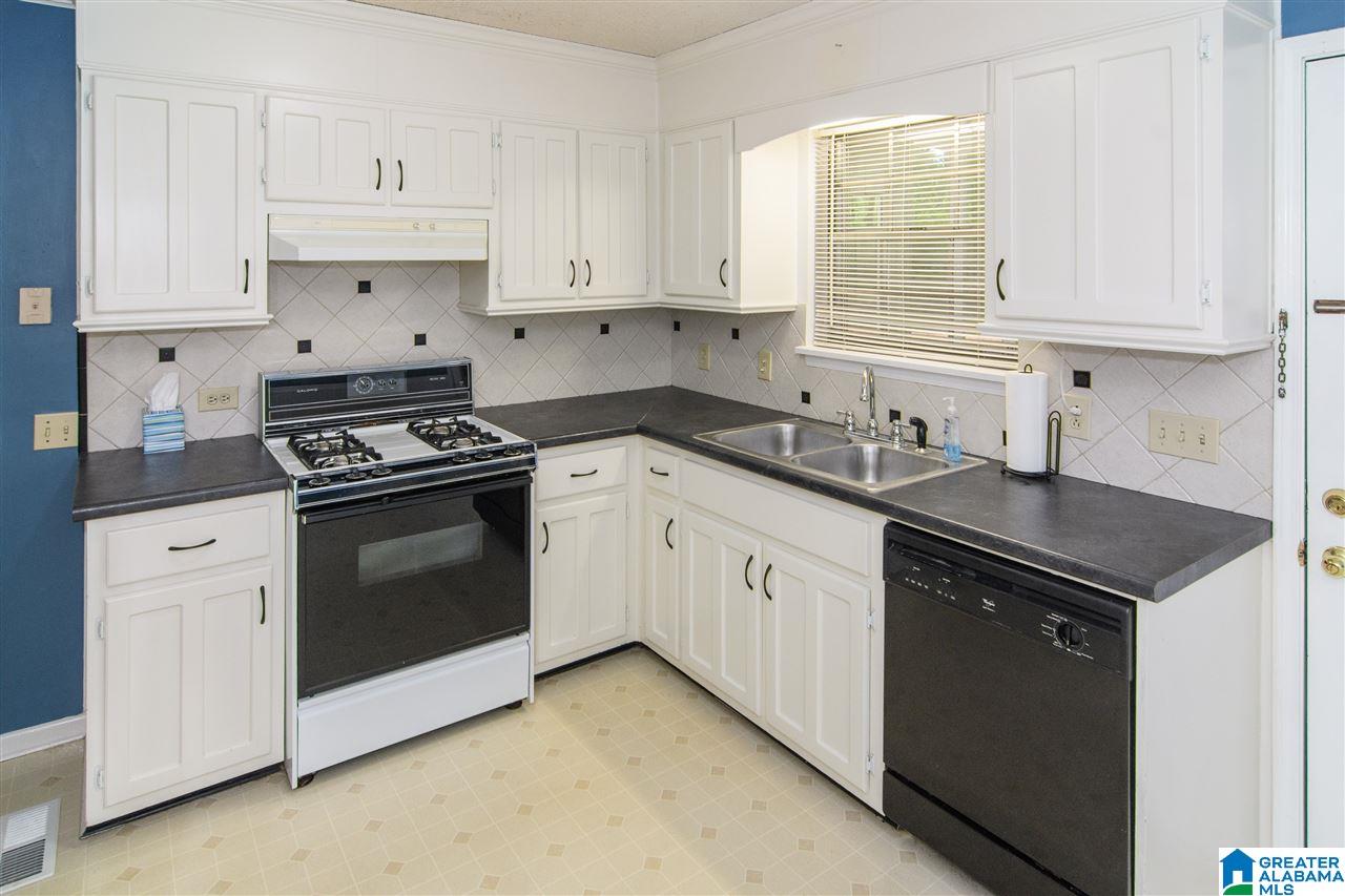 548 Overhill Drive Pelham, AL 35124 - Photo 6 of 32