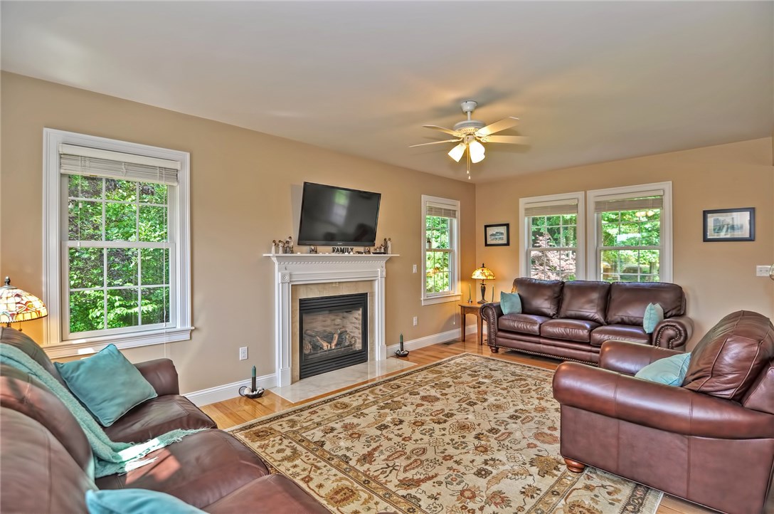 47 Randeau Passage Westerly, RI 02891 - Photo 4 of 34