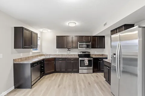 $260,000 | 5128 Greenside Drive, Indianapolis, IN 46235