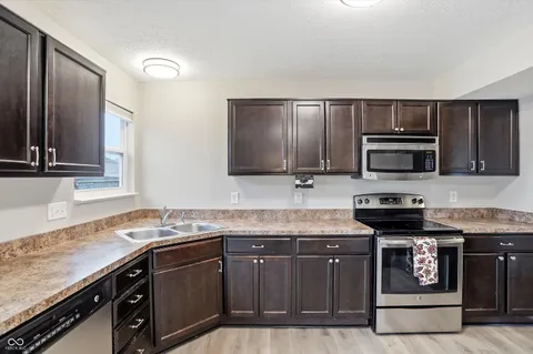 $260,000 | 5128 Greenside Drive, Indianapolis, IN 46235