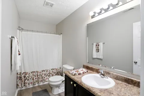 $260,000 | 5128 Greenside Drive, Indianapolis, IN 46235