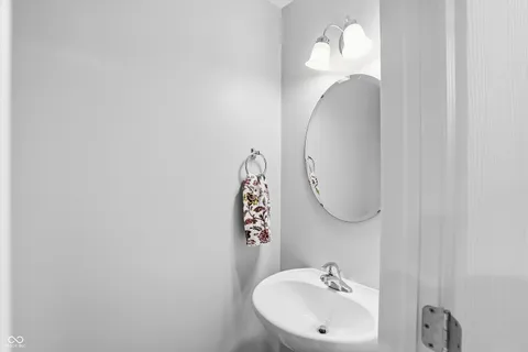 $260,000 | 5128 Greenside Drive, Indianapolis, IN 46235