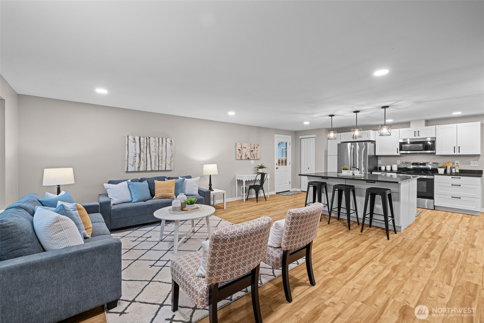211 Taylor Street Snohomish, WA 98290 - Photo 2 of 24 a living room with furniture and kitchen view