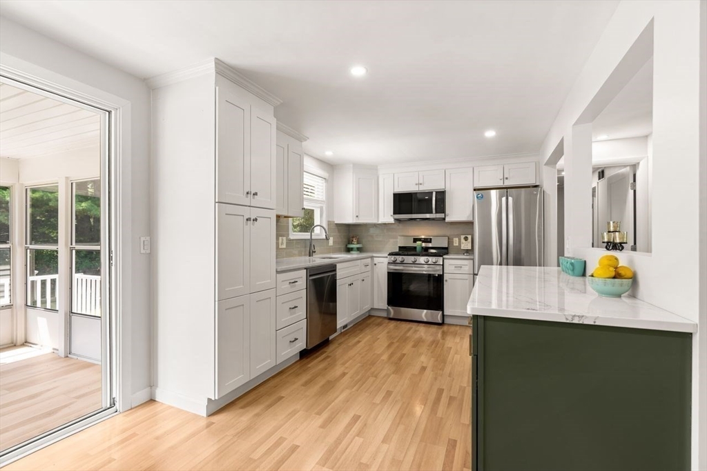 15 Weathervane Road Billerica, MA 01821 - Photo 6 of 38