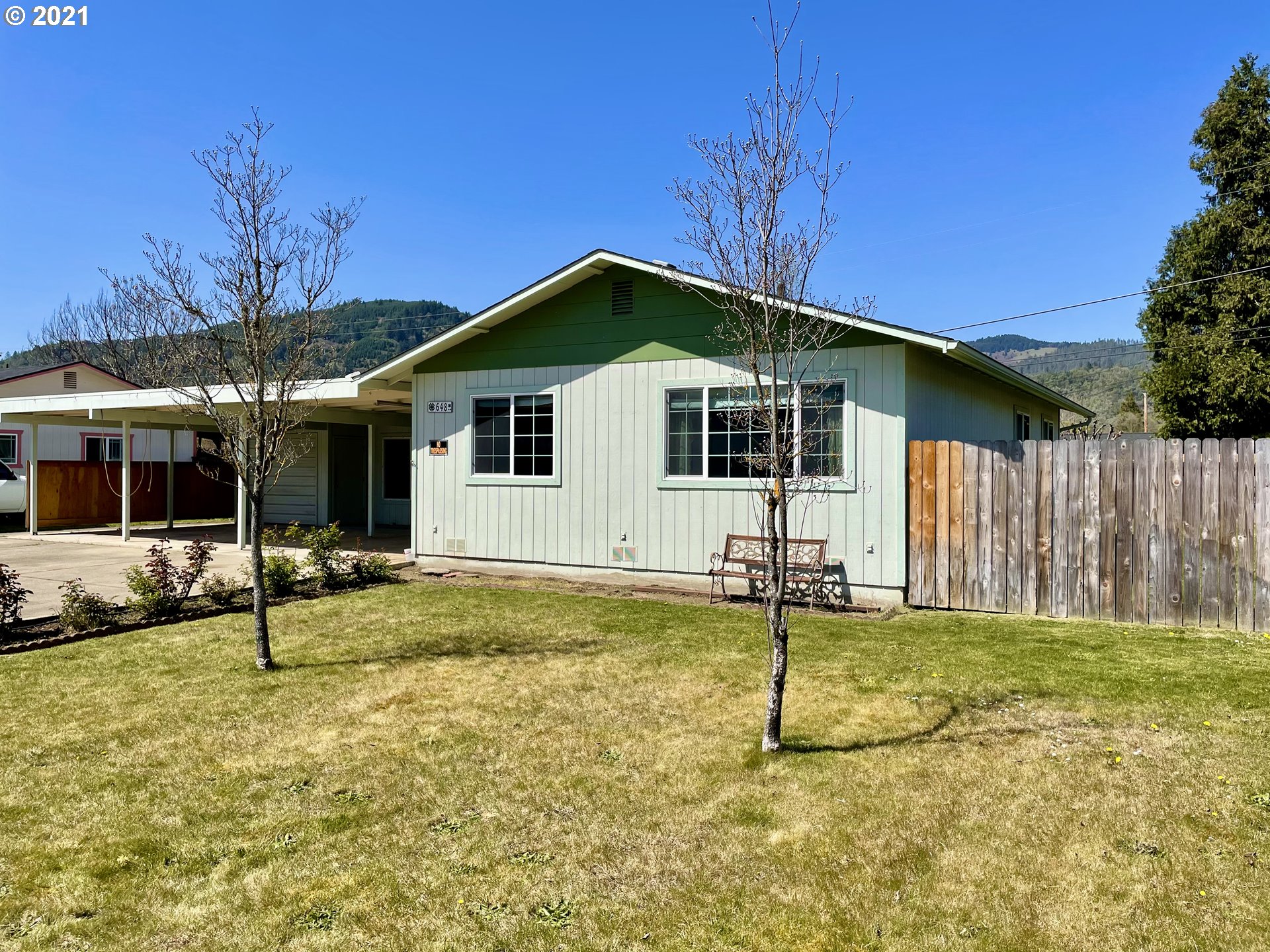 648 3rd Avenue Riddle, OR 97469 - Photo 3 of 32