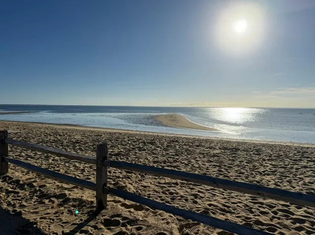 a picture of a bench in a wall