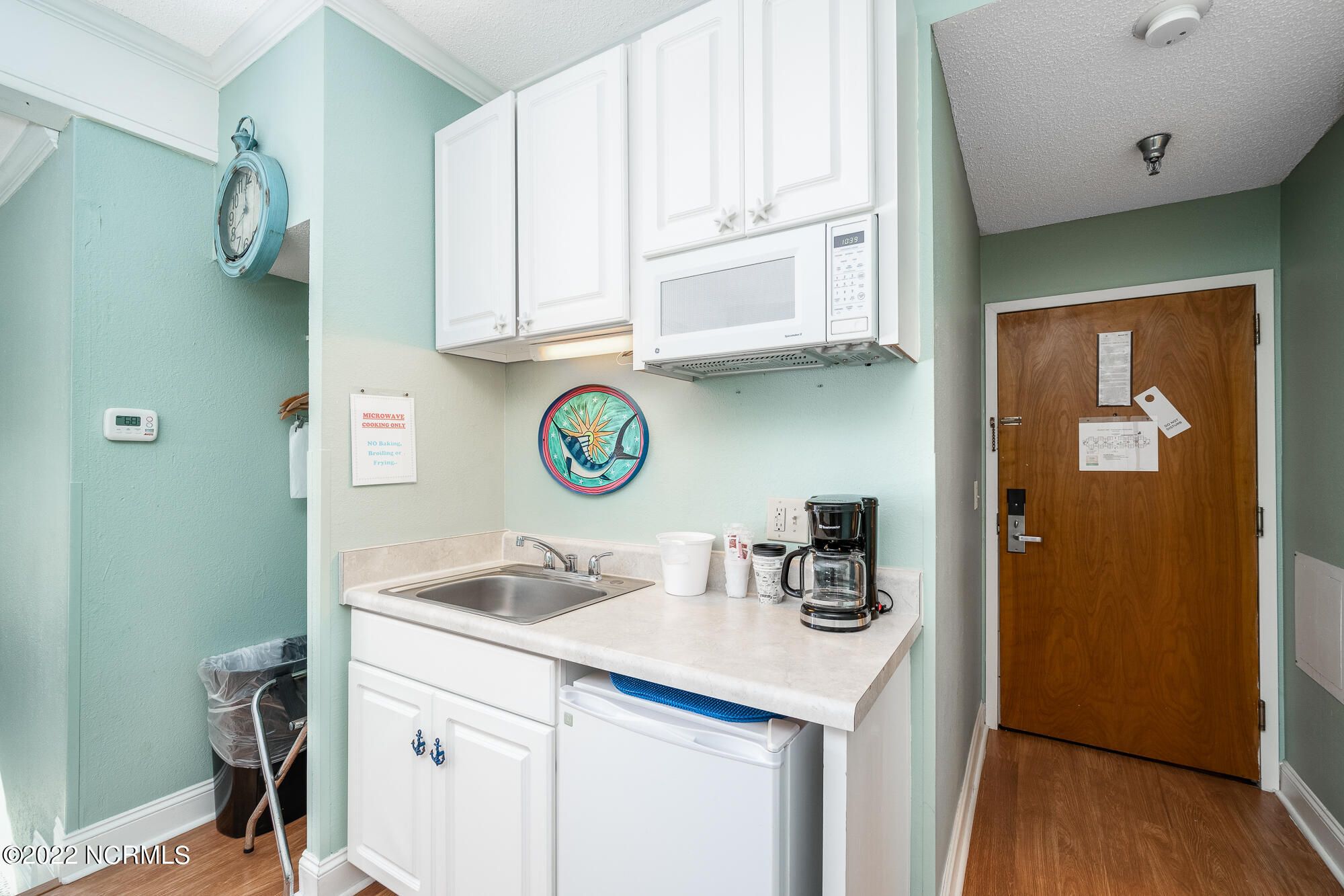 602 West Fort Macon Road, Unit 101 Atlantic Beach, NC 28512 - Photo 8 of 23 palm-suites-101-9
