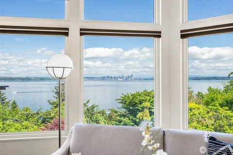 $2,450,000 | 10847 Bill Point Bluff Northeast, Bainbridge Island, WA 98110