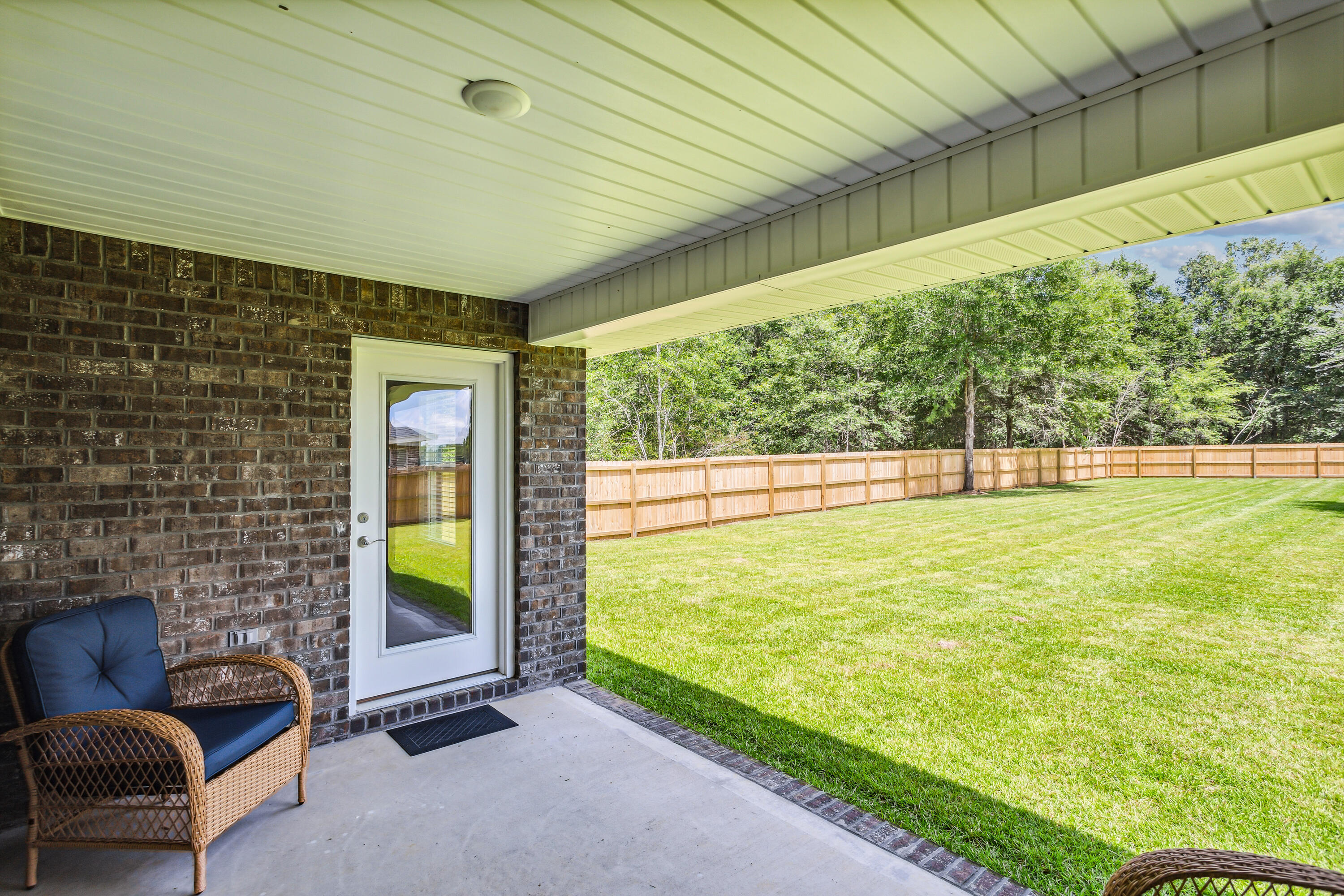 8721 Valhalla Drive Milton, FL 32583 - Photo 42 of 48 a view of outdoor space and living room
