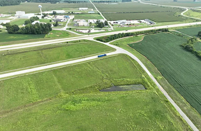 $324,480 | 8 Gateway Crossing, Washington, IN 47501