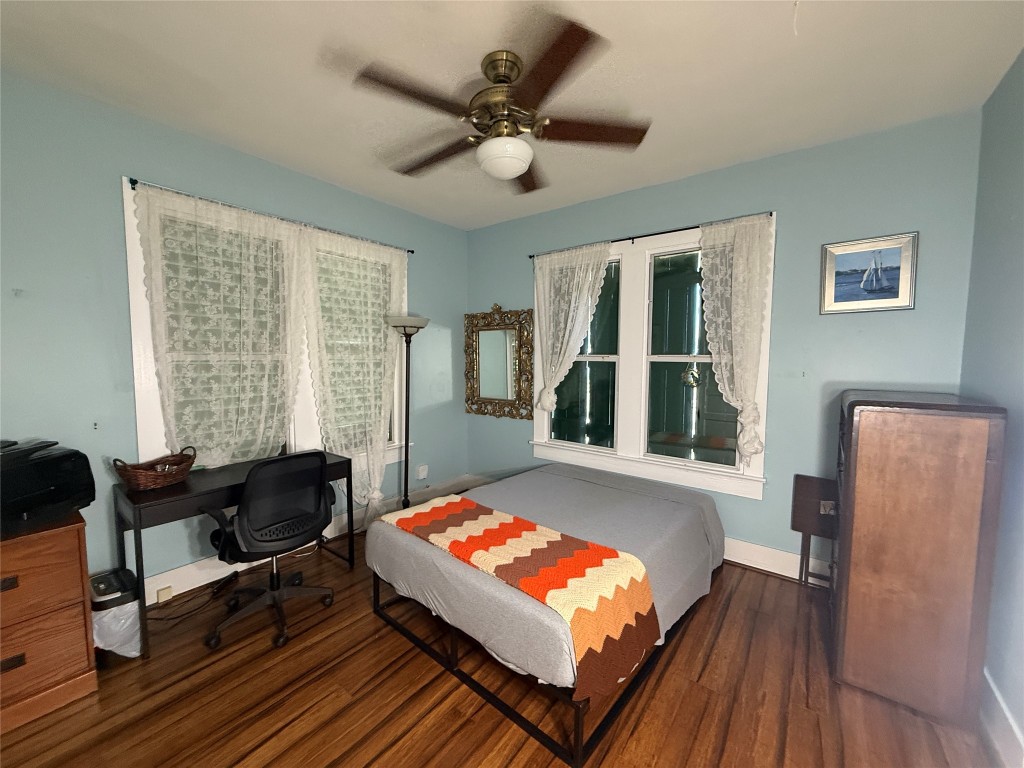 4416 Avenue R Galveston, TX 77550 - Photo 3 of 11 a living room with furniture rug and window