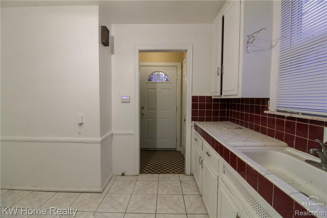 17687 Huntington Road Detroit, MI 48219 - Photo 5 of 17 HUNTINGTON 7 (1).jpeg