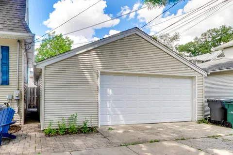 $399,000 | 834 Carpenter Avenue, Oak Park, IL 60304