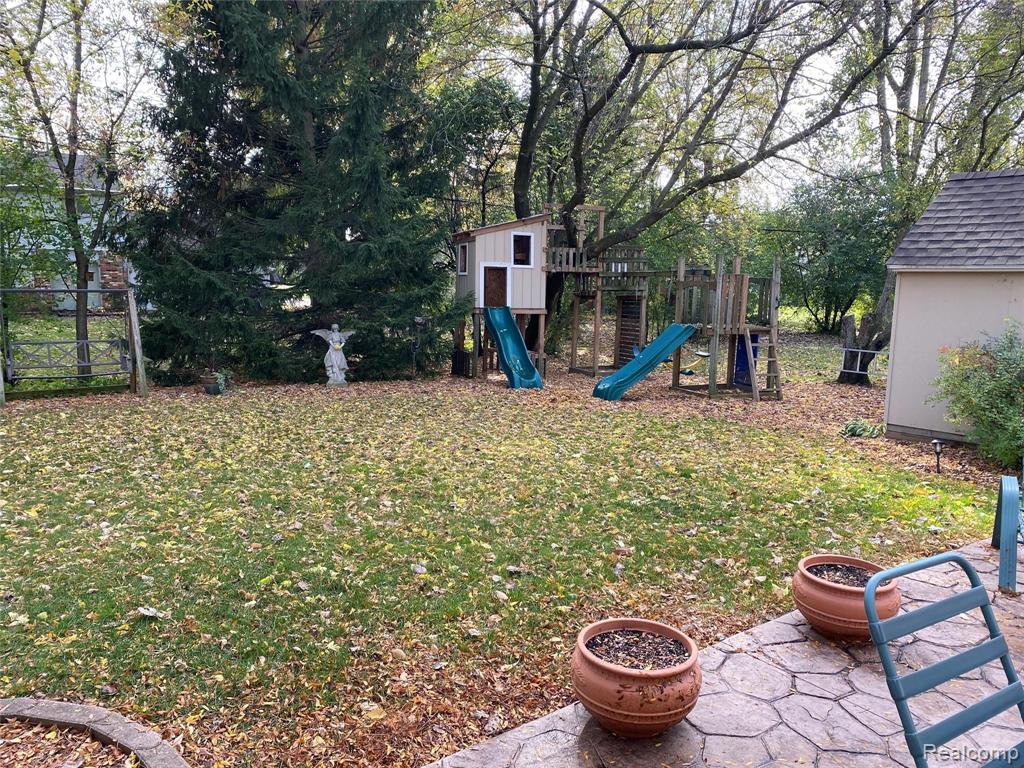 30011 Barwell Road Farmington Hills, MI 48334 - Photo 43 of 47