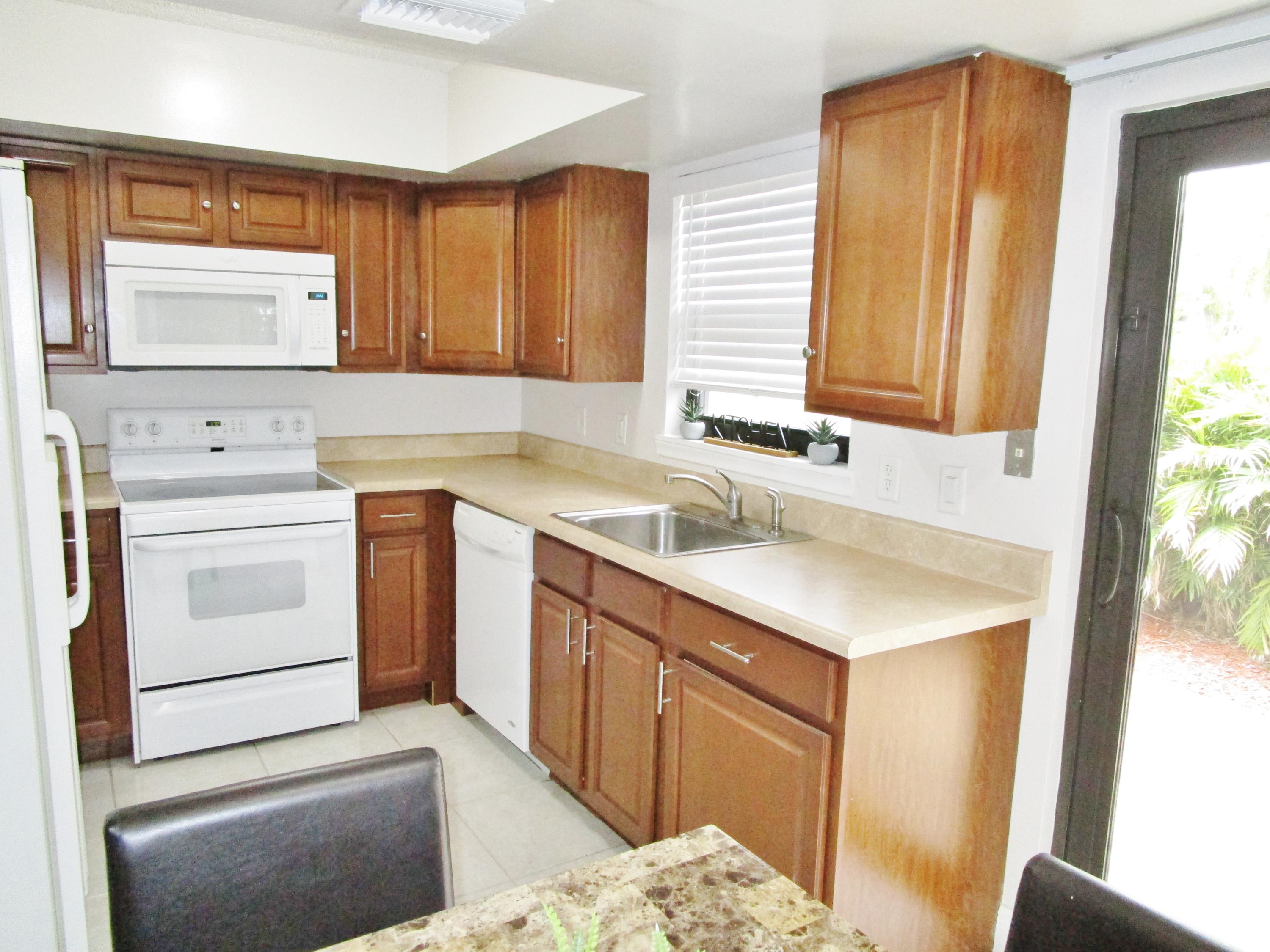 9255 Southwest 61st Way, Unit D Boca Raton, FL 33428 - Photo 34 of 47 Kitchen