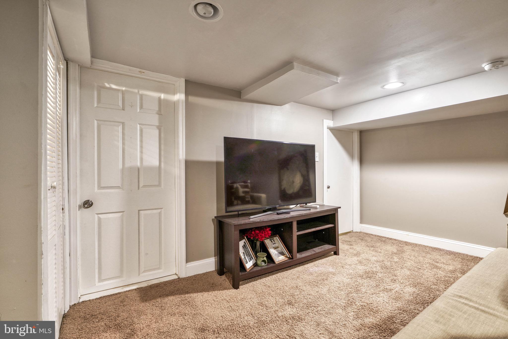 17 South Tremont Road Baltimore, MD 21229 - Photo 33 of 46 Gallery Image 33
