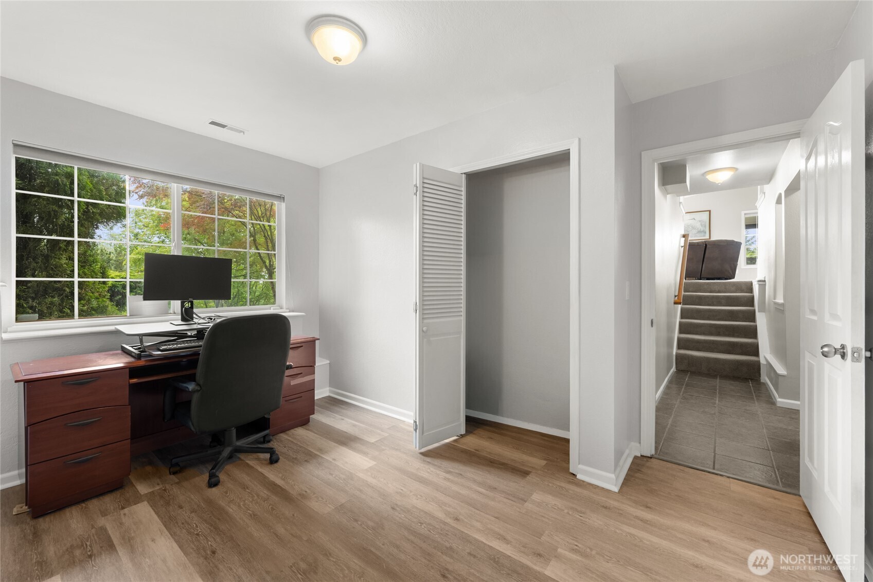 10 Jeffery Place Longview, WA 98632 - Photo 26 of 40 a view of a workspace with furniture and a window