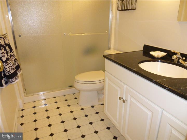 558 Lamplighter Road Horsham, PA 19044 - Photo 11 of 25 Bathroom