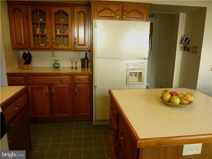 558 Lamplighter Road Horsham, PA 19044 - Photo 5 of 25 Kitchen