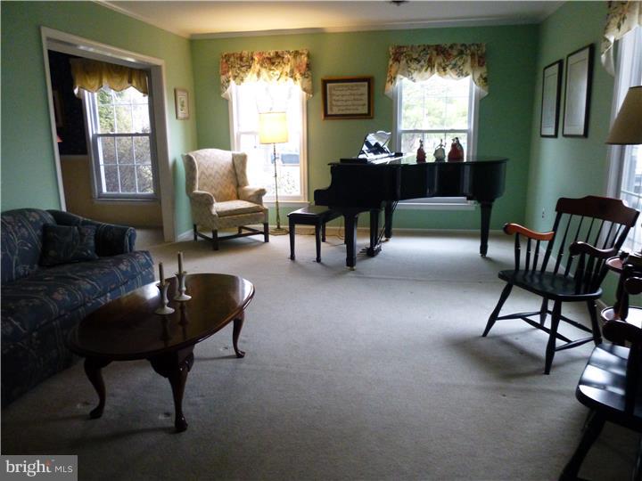 558 Lamplighter Road Horsham, PA 19044 - Photo 6 of 25 Living Room