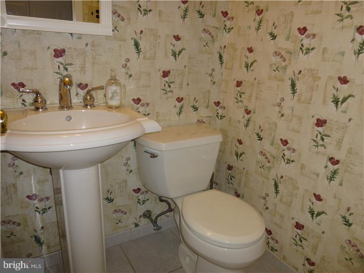 558 Lamplighter Road Horsham, PA 19044 - Photo 7 of 25 Bathroom