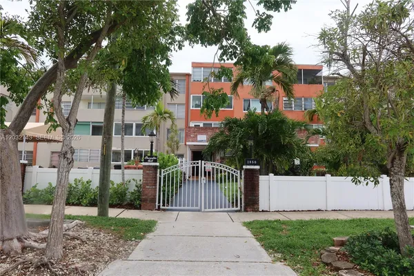 $1,700 | 1850 Northeast 169th Street, Unit 312, North Miami Beach, FL 33162