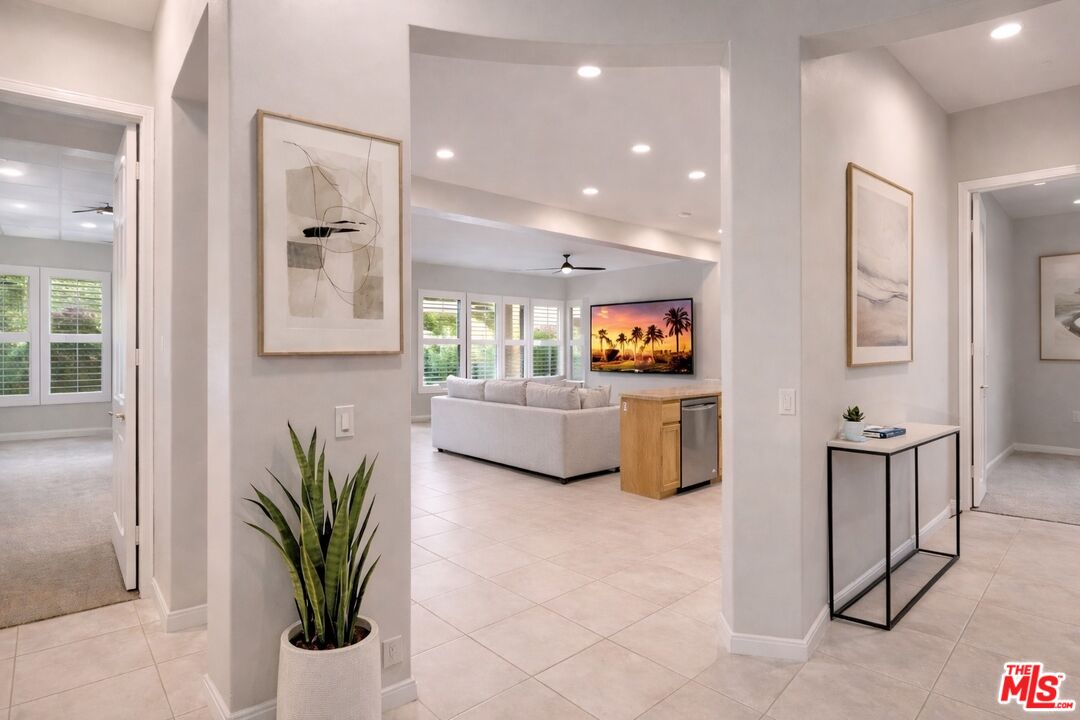 37 Shoreline Drive Rancho Mirage, CA 92270 - Photo 3 of 33